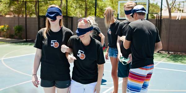 Jeux groupe de jeunes chrétiens